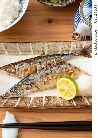 薩拉米香腸烤秋刀魚 薩拉米香腸烤秋刀魚 68224933