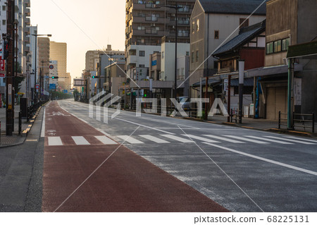 東京八王子市Koshu Kaido清晨 東京八王子市Koshu Kaido清晨 68225131