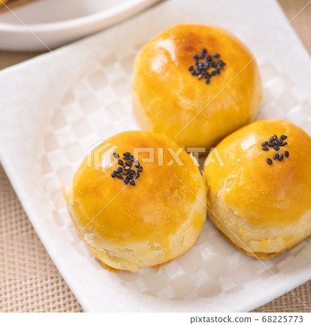 中秋節 蛋黃酥 月餅 特寫 Moon Festival yolk pastry cake げっぺい 中秋節 蛋黃酥 月餅 特寫 Moon Festival yolk pastry cake げっぺい 68225773