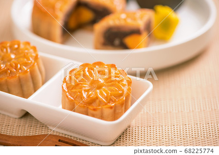 中秋節 蛋黃酥 月餅 特寫 Moon Festival yolk pastry cake げっぺい 68225774
