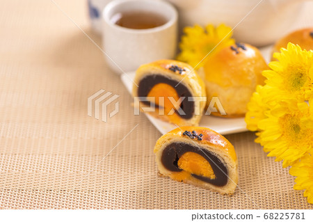 中秋節 蛋黃酥 月餅 特寫 Moon Festival yolk pastry cake げっぺい 68225781