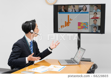 Web conference Businessmen talking with employees who are teleworking with zoom Web conference Businessmen talking with employees who are teleworking with zoom 68228603