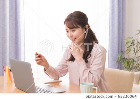 A young woman making a web conference using a laptop computer in telework A young woman making a web conference using a laptop computer in telework 68230064