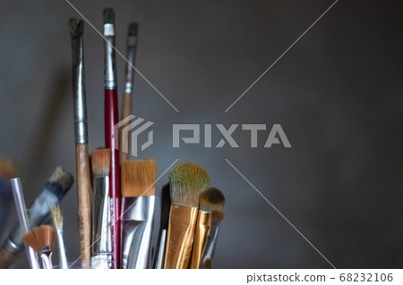 Various brushes for painting in a glass 68232106