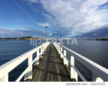 俯瞰芬蘭海的大橋 68234185