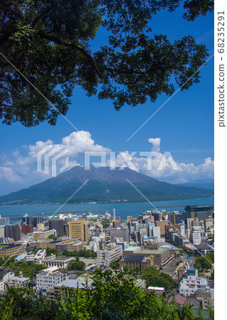從城山公園看的櫻島和鹿兒島市的風景 從城山公園看的櫻島和鹿兒島市的風景 68235291