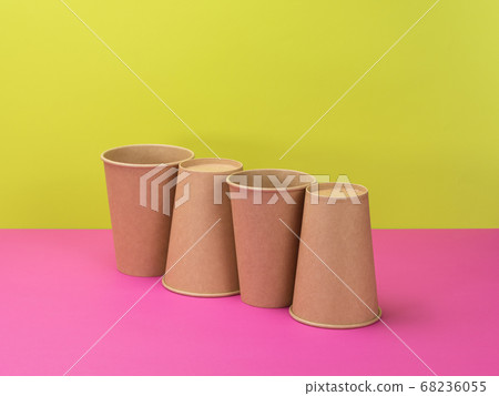 Disposable tableware in pink and light green 68236055