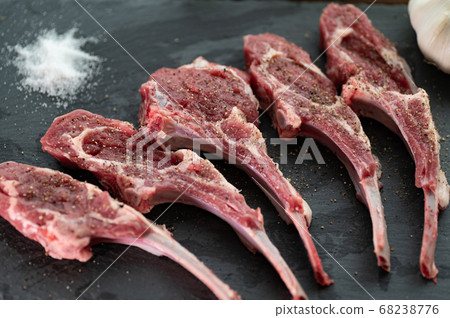 骨羊腰肉鹽和胡椒 68238776