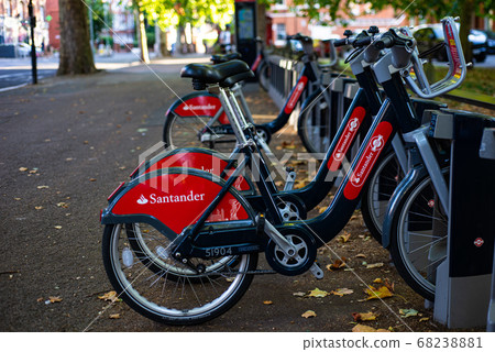 Boris Bike, a rental bicycle installed on the sidewalk of the streets of London, August 2020 Boris Bike, a rental bicycle installed on the sidewalk of the streets of London, August 2020 68238881