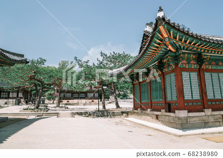 Changgyeonggung Palace Korean traditional architecture in Seoul, Korea Changgyeonggung Palace Korean traditional architecture in Seoul, Korea 68238980