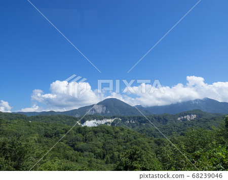 Scenic view of the Shirakami Mountains and the Grand Canyon from the observatory on the way to Juju Lake by bus 68239046