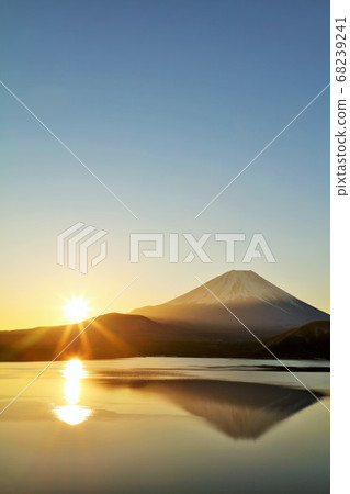 初升的太陽：富士山和黎明的太陽 68239241