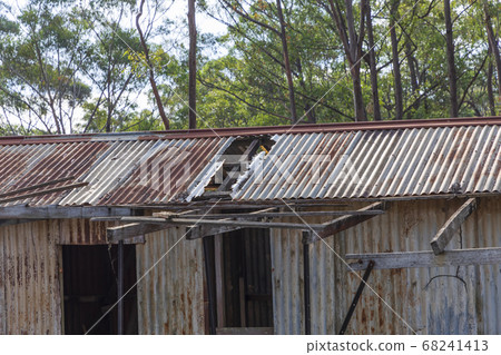 An old dilapidated building in the Wollemi National Park in regional New South Wales in Australia An old dilapidated building in the Wollemi National Park in regional New South Wales in Australia 68241413
