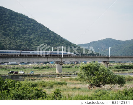 Sanyo Shinkansen 500 series Kodama across the Chikusa River Bridge 68242584