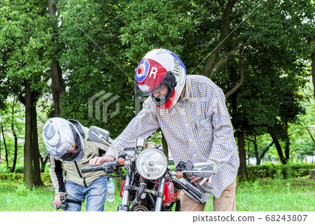 Bike life Senior rider and middle rider learning how to ride a bike 68243807