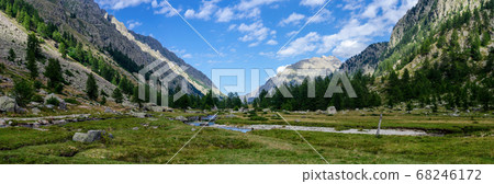 Mountain valley Mountain valley 68246172