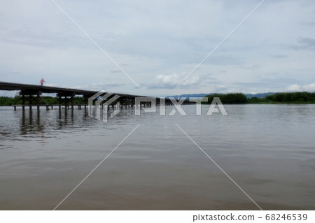 Kizugawa, Kyoto Prefecture “Flowing Bridge: Wooden Bridge” Yawata City-Kumiyama Town 68246539
