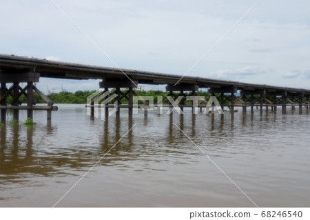 Kizugawa, Kyoto Prefecture “Flowing Bridge: Wooden Bridge” Yawata City-Kumiyama Town 68246540