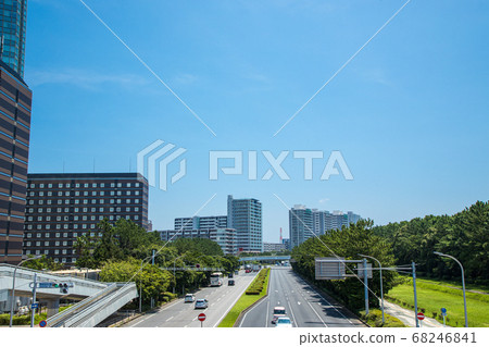 建築物和藍天的城市景觀 建築物和藍天的城市景觀 68246841