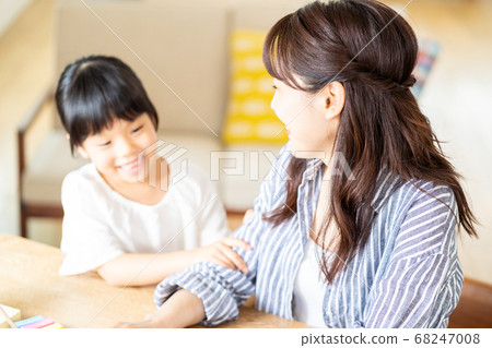 A girl who disturbs moms during telework. A girl who disturbs moms during telework. 68247008