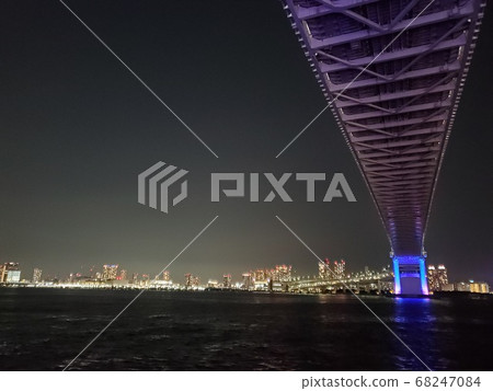 Night view bridge 68247084