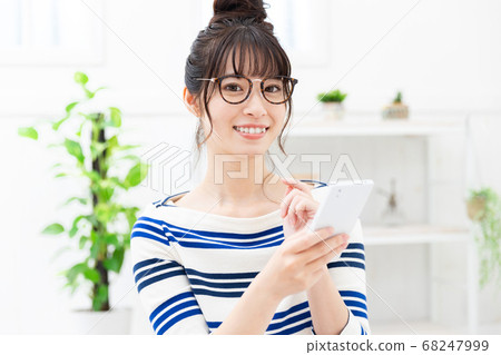 智能手機女 68247999