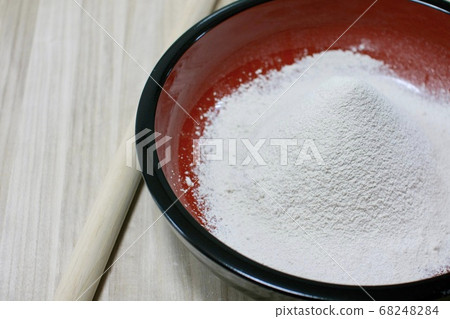 蕎麥粉和and麵杖製作前 蕎麥粉和and麵杖製作前 68248284