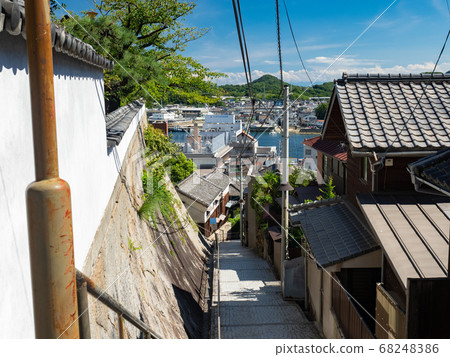 [Hiroshima Prefecture] Scenery overlooking the Onomichi Channel from the middle of the slope that climbs up to Senkoji Temple in Onomichi 68248386