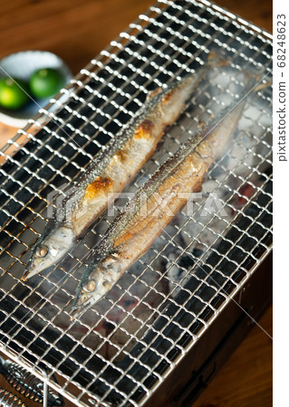 七輪燒烤秋刀魚 七輪燒烤秋刀魚 68248623