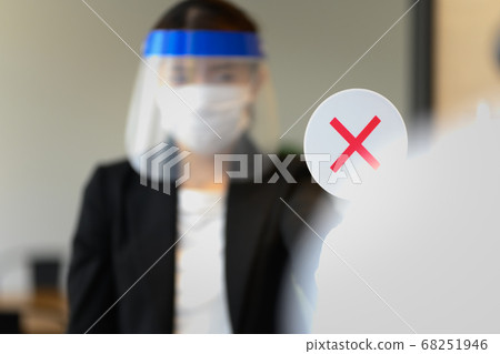 Female staff measuring temperature (state after corona) 68251946