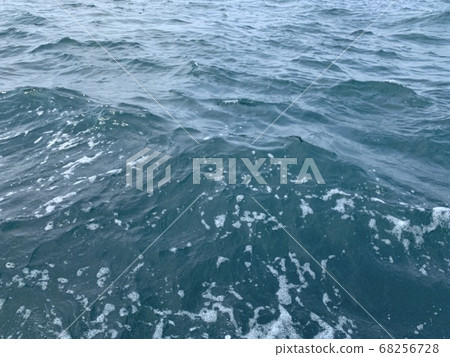 海面與白波 海面與白波 68256728