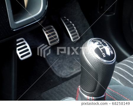 MT車輛變速桿和踏板 68258149