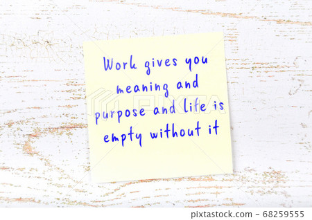 Yellow sticky note on wooden wall with wise quote 68259555