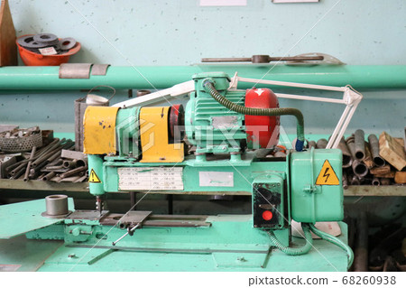 Repair of an industrial centrifugal pump 68260938