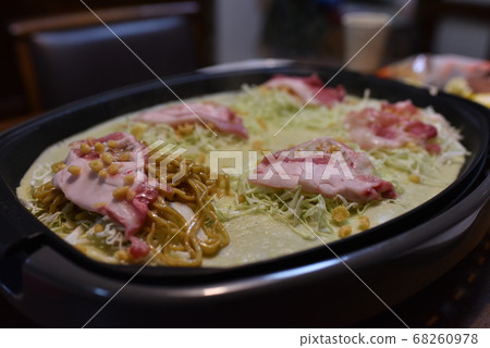 Very delicious okonomiyaki from a Japanese family Very delicious okonomiyaki from a Japanese family 68260978