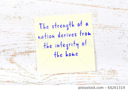 Yellow sticky note on wooden wall with wise quote 68261319