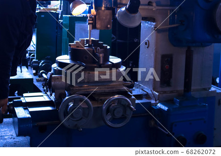 Large metal iron industrial turning and screw 68262072