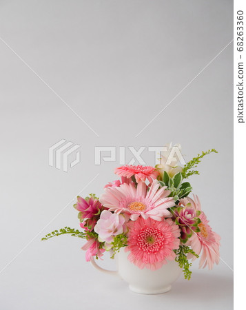 Gerbera's Flower Arrangement Gerbera's Flower Arrangement 68263360