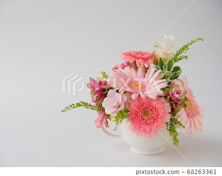 Gerbera's Flower Arrangement Gerbera's Flower Arrangement 68263361
