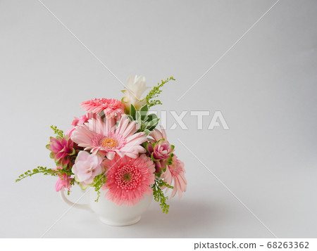 Gerbera's Flower Arrangement Gerbera's Flower Arrangement 68263362