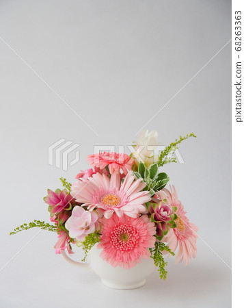 Gerbera's Flower Arrangement Gerbera's Flower Arrangement 68263363