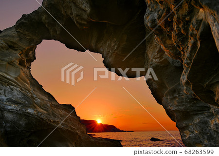 Horseback Domon Gate sunrise 68263599