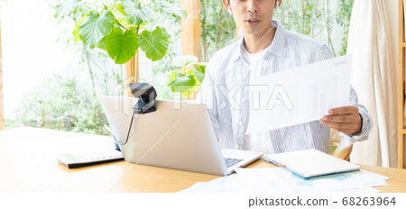 A young man doing telework 68263964