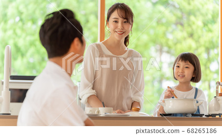 Girls and parents cooking food in the kitchen Girls and parents cooking food in the kitchen 68265186