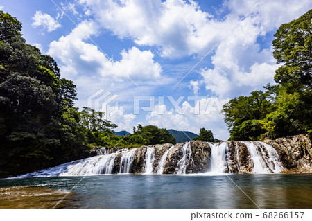(Toei-cho, Aichi) Tsuta no Fuchi Waterfall (long exposure) 68266157