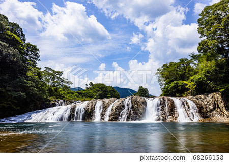 (Toei-cho, Aichi) Tsuta no Fuchi Waterfall (long exposure) (Toei-cho, Aichi) Tsuta no Fuchi Waterfall (long exposure) 68266158