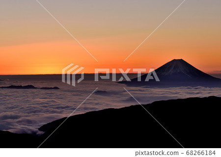 Mt. Fuji seen from sand dusting in winter 68266184