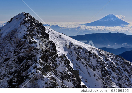 冬季的北岳岳“八本橋之峰與富士山” 68266395