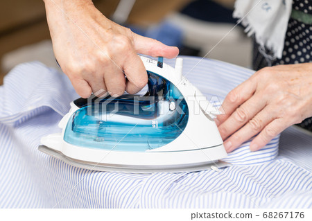 Ironing  68267176