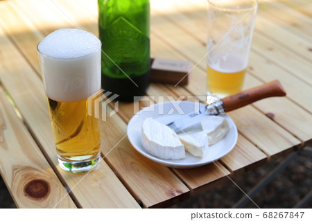 Beer in the afternoon 68267847